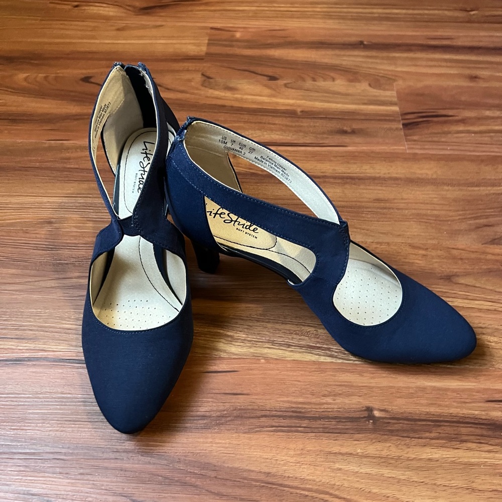 Navy blue heels